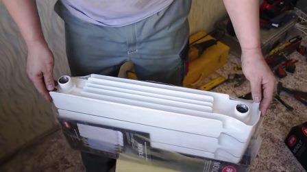 Как поменять батарею в квартире: от подготовки до замены